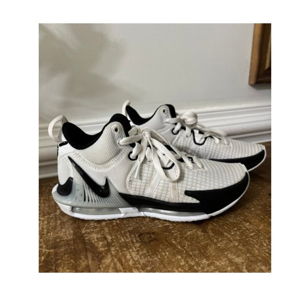Nike LeBron Witness VII Size 5 Basketball Shoes Sneakers Athletic - Picture 3 of 7